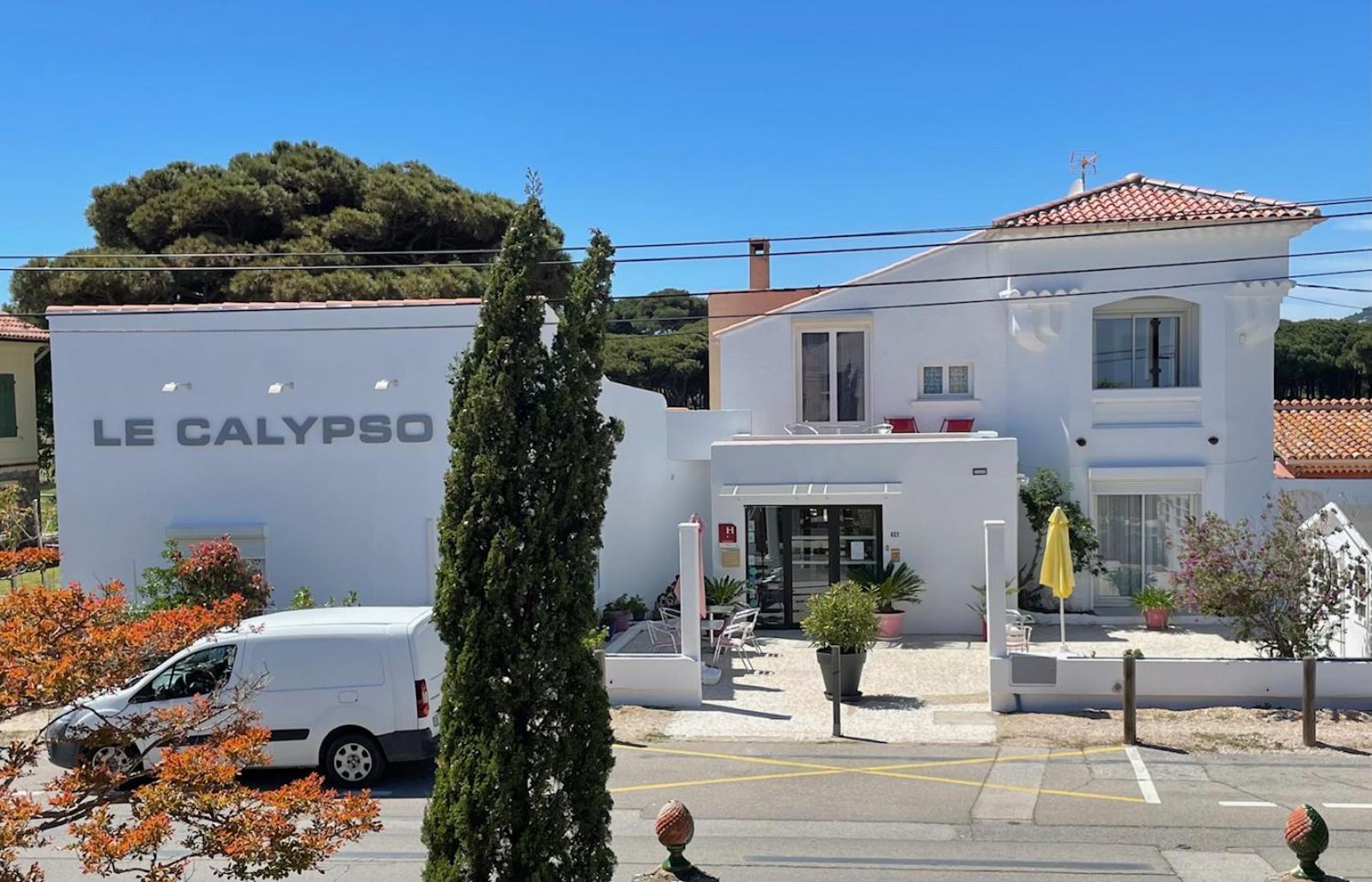 Hôtel le Calypso Hyères Extérieur photo